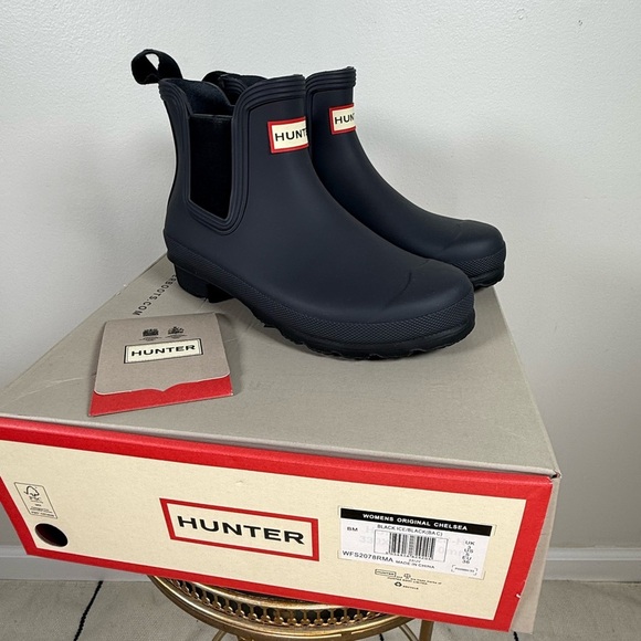 New in box HUNTER WOMEN ORIGINAL CHELSEA BOOTS BRAND NEW IN BOX - Picture 1 of 4
